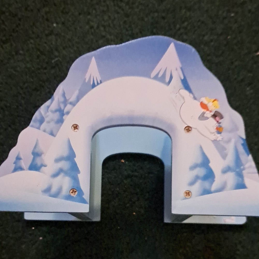 Frosty the Snowman train bridge HO scale bookend